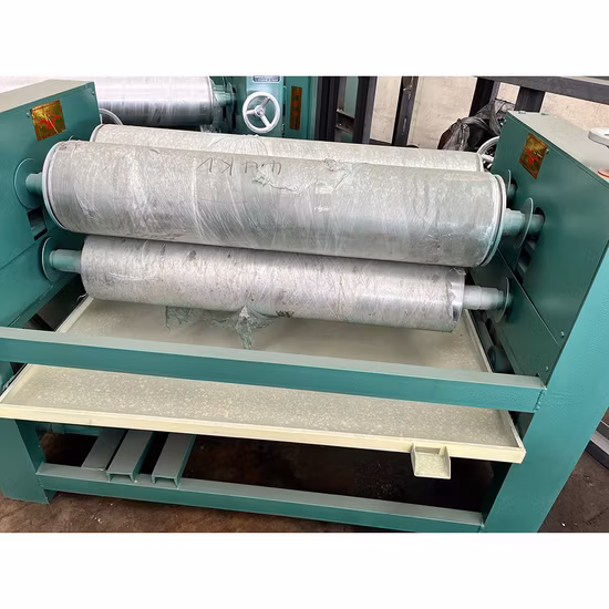 Esparcidor de pegamento para chapas en la línea de fabricación de madera contrachapada con Ce